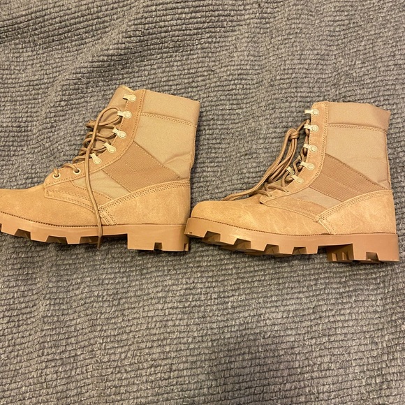 Tie up hiking boots - Picture 2 of 3